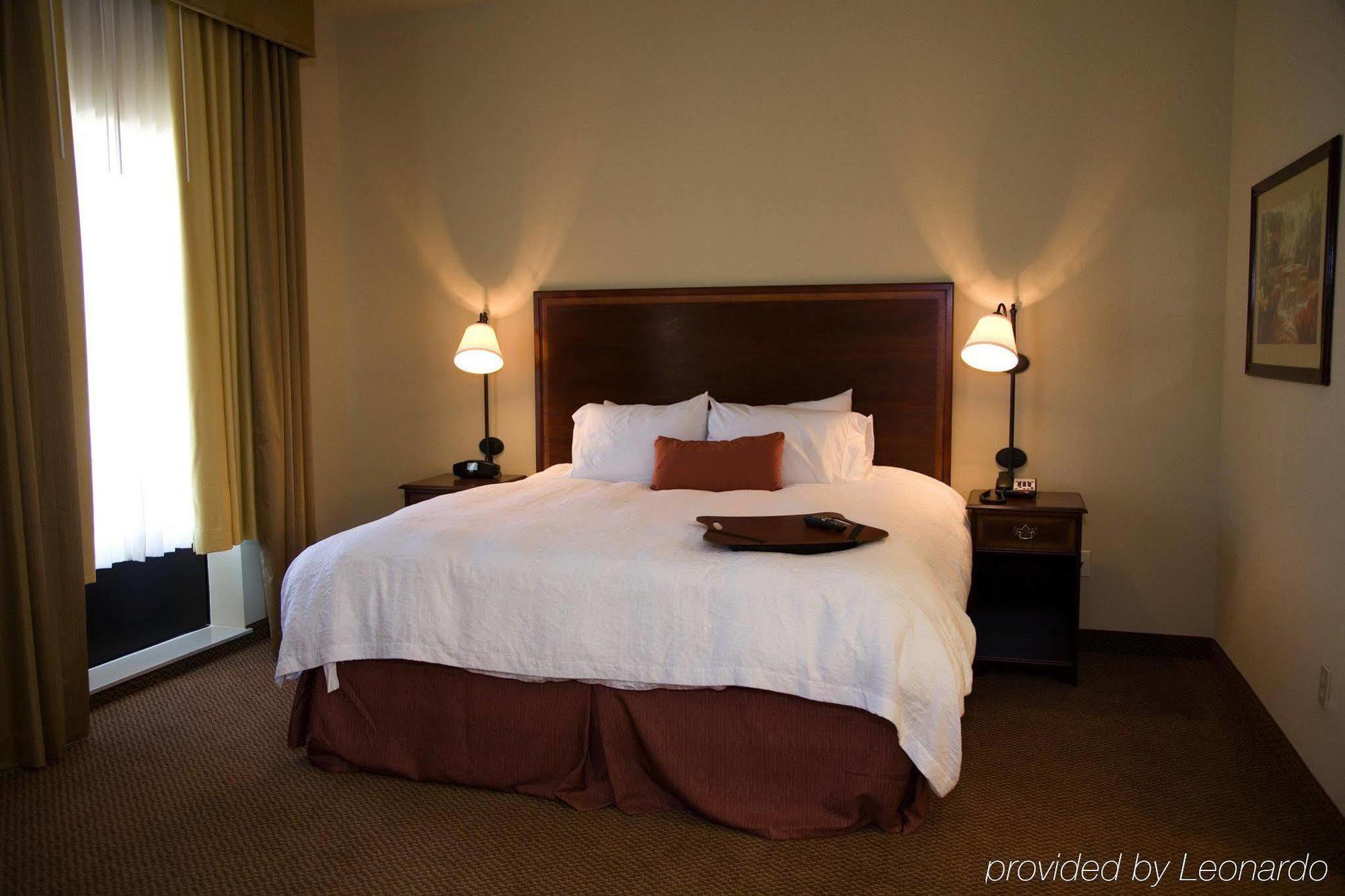 Hampton Inn & Suites Baton Rouge - I-10 East Room photo